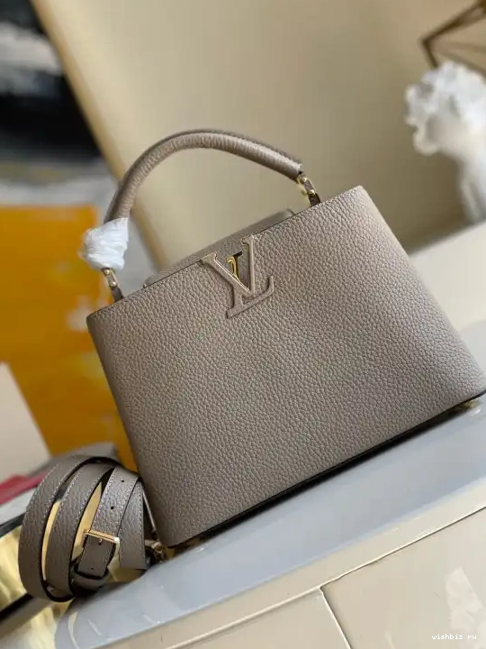 WIS CAPUCINES BB VUITTON LOUIS 0624